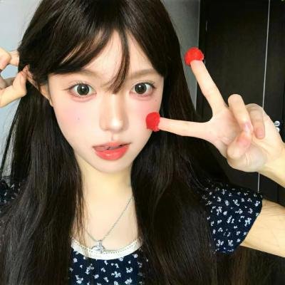 与一位女士合影